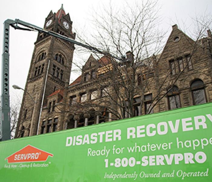 SERVPRO Disaster Recovery working on large commercial building